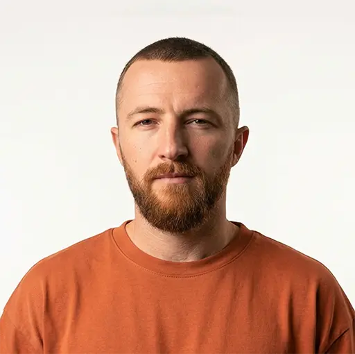 Vali Tronaru – designer și developer independent, portret profesional.